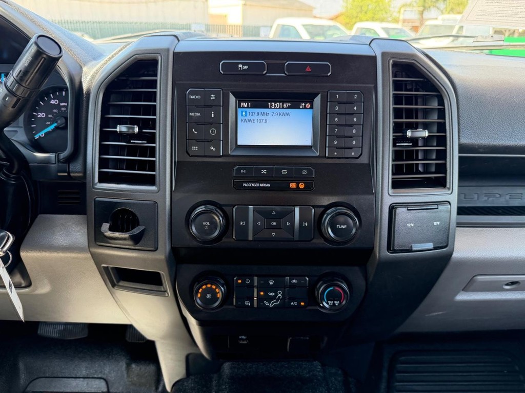 Ford F-350 Vehicle Full-screen Gallery Image 45