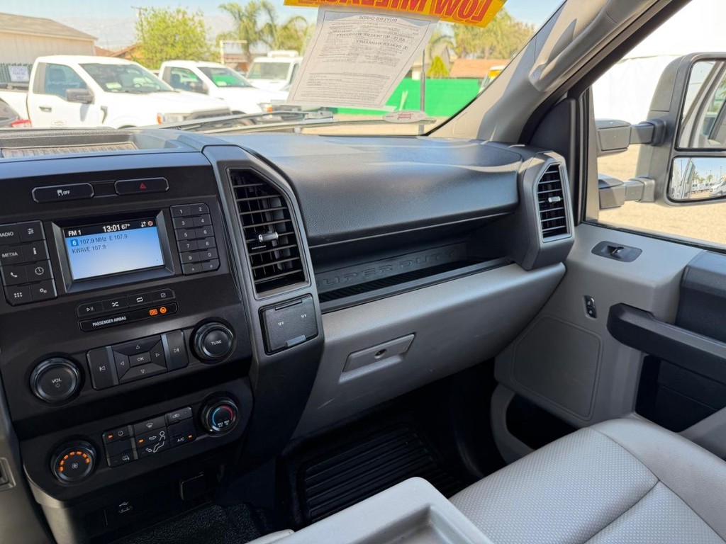 Ford F-350 Vehicle Full-screen Gallery Image 46