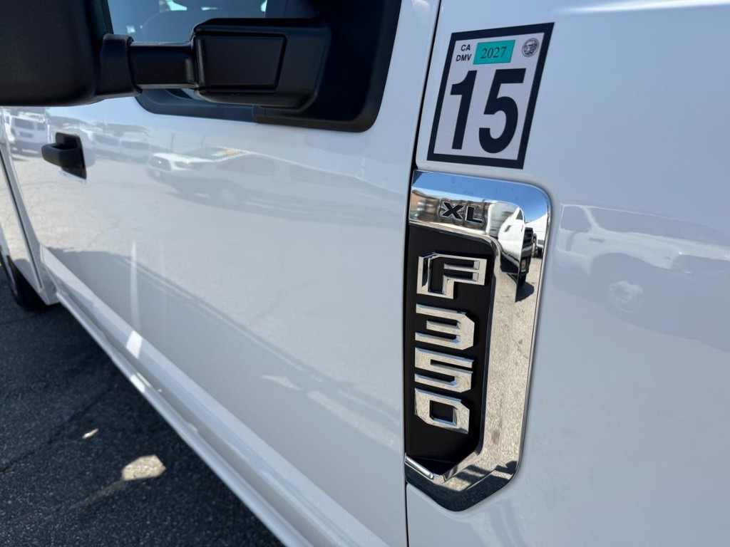 Ford F-350 Vehicle Full-screen Gallery Image 56