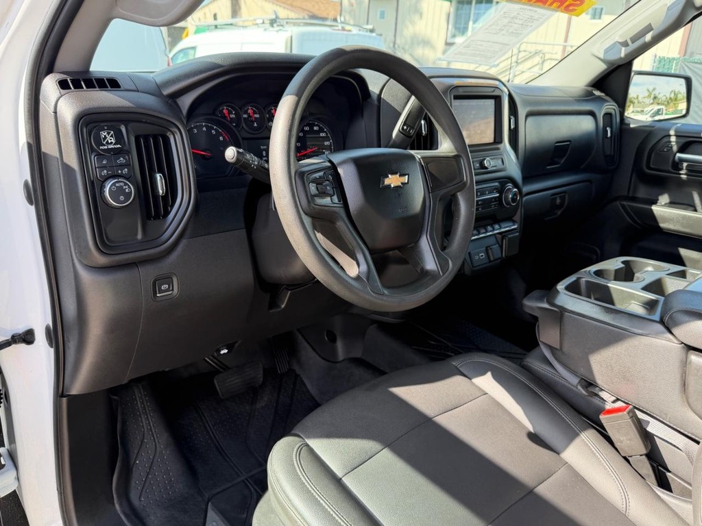 Chevrolet Silverado 1500 Vehicle Full-screen Gallery Image 16