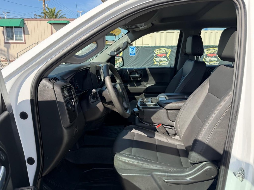 Chevrolet Silverado 1500 Vehicle Full-screen Gallery Image 17