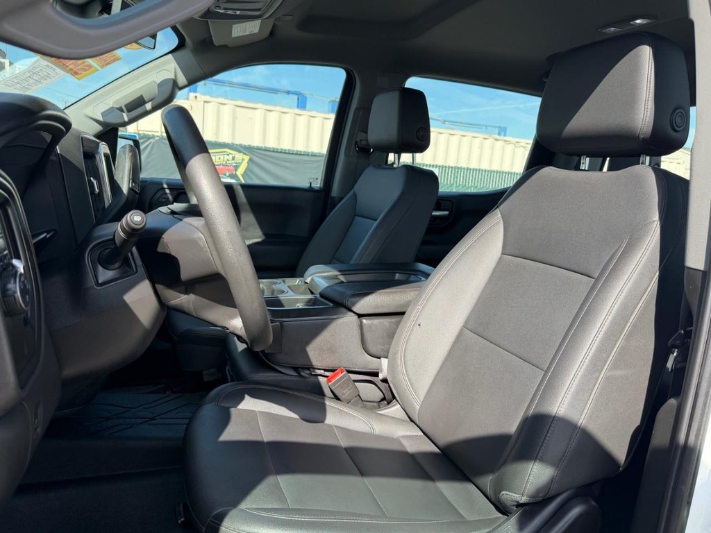 Chevrolet Silverado 1500 Vehicle Full-screen Gallery Image 18