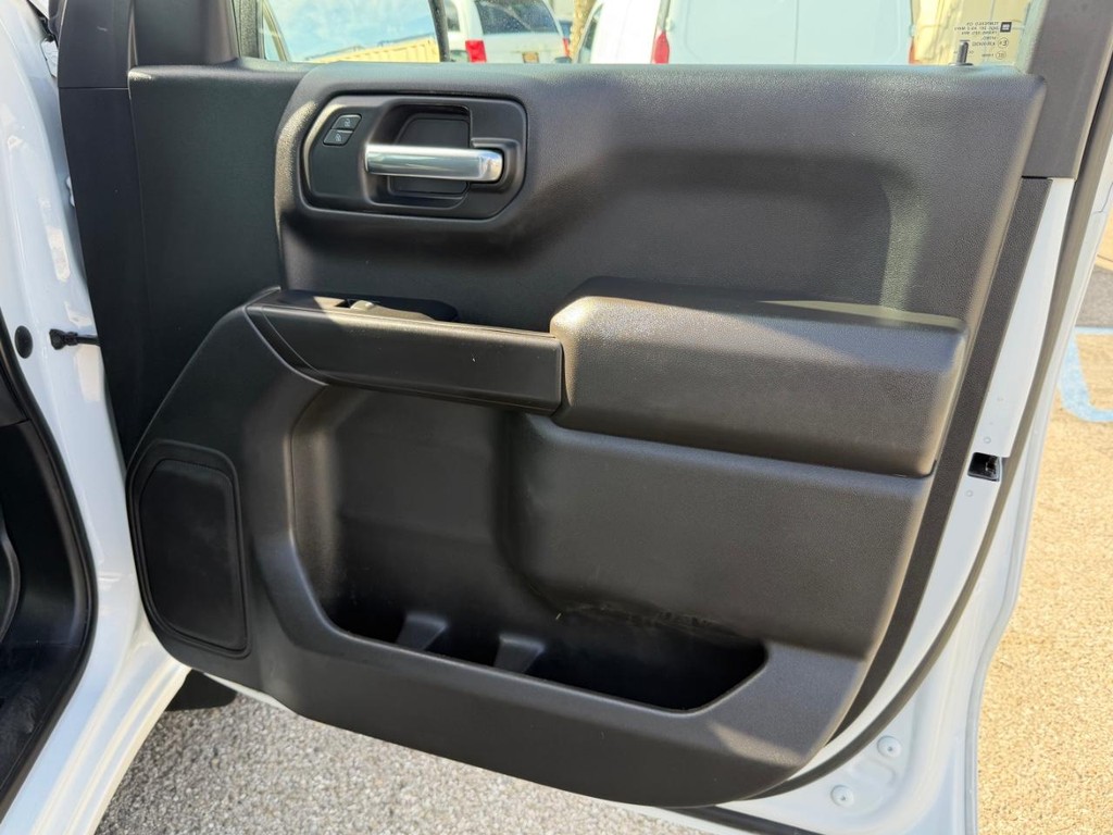 Chevrolet Silverado 1500 Vehicle Full-screen Gallery Image 19