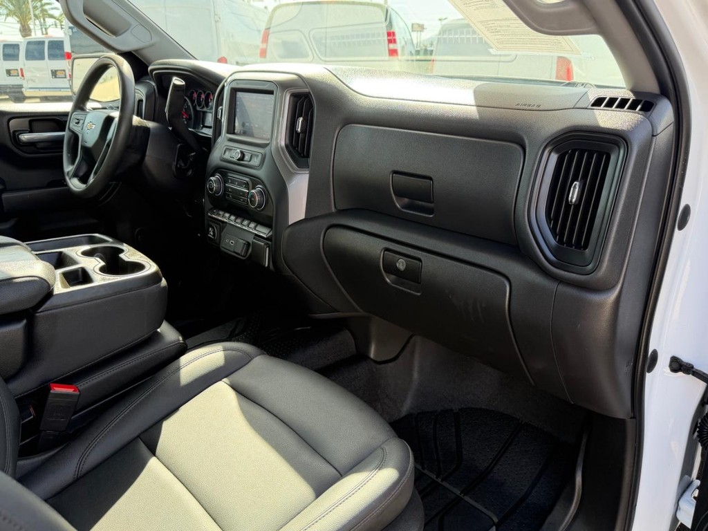 Chevrolet Silverado 1500 Vehicle Full-screen Gallery Image 20