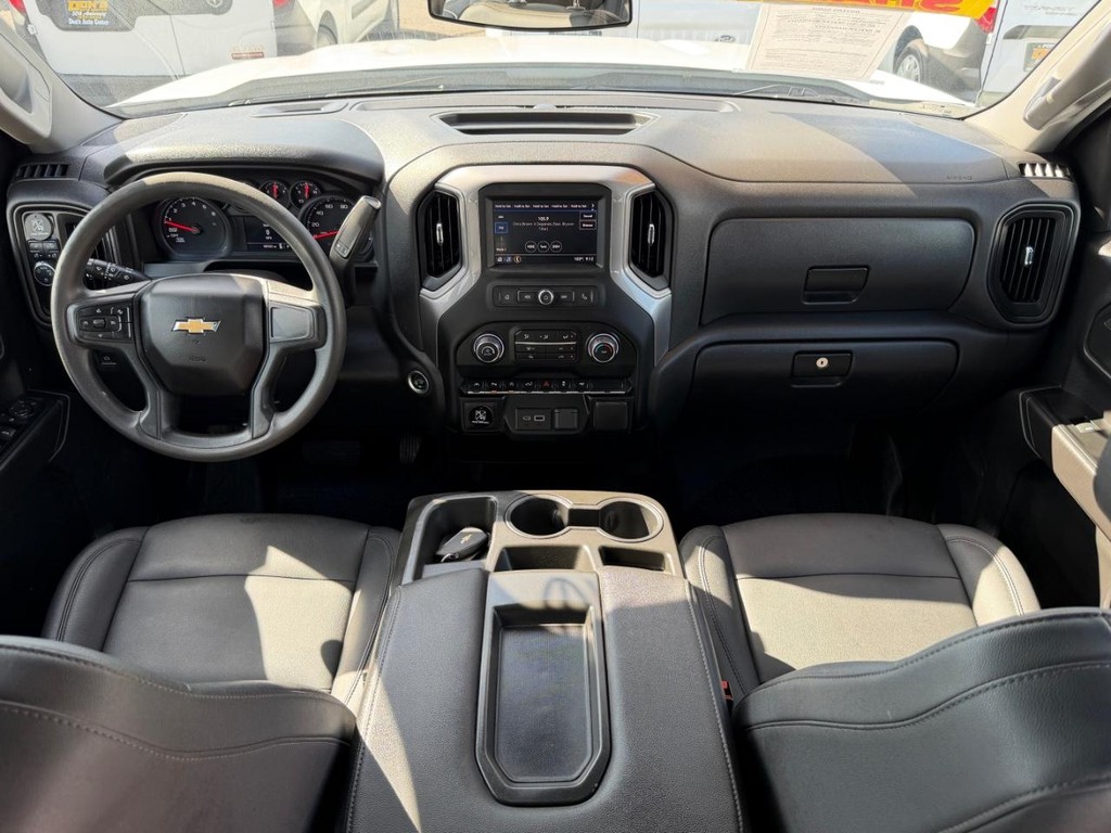 Chevrolet Silverado 1500 Vehicle Full-screen Gallery Image 23