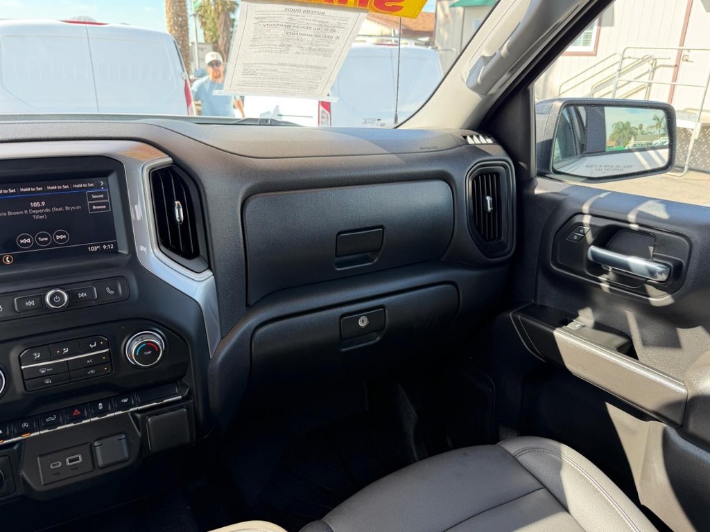Chevrolet Silverado 1500 Vehicle Full-screen Gallery Image 26