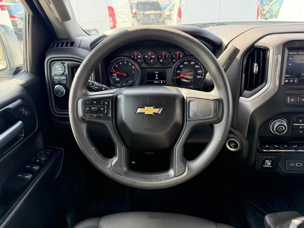 Chevrolet Silverado 1500 Vehicle Full-screen Gallery Image 27