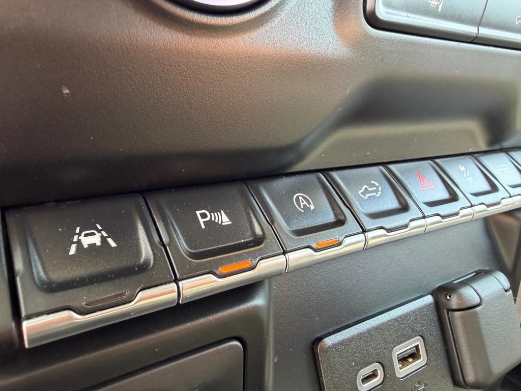 Chevrolet Silverado 1500 Vehicle Full-screen Gallery Image 33