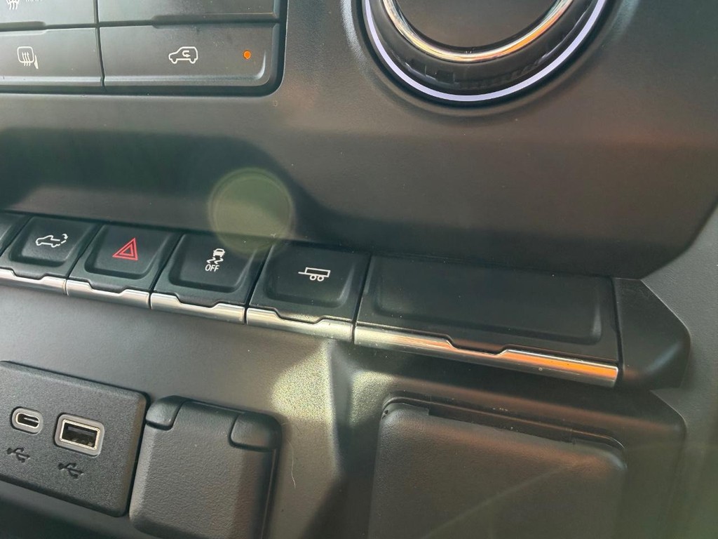 Chevrolet Silverado 1500 Vehicle Full-screen Gallery Image 34