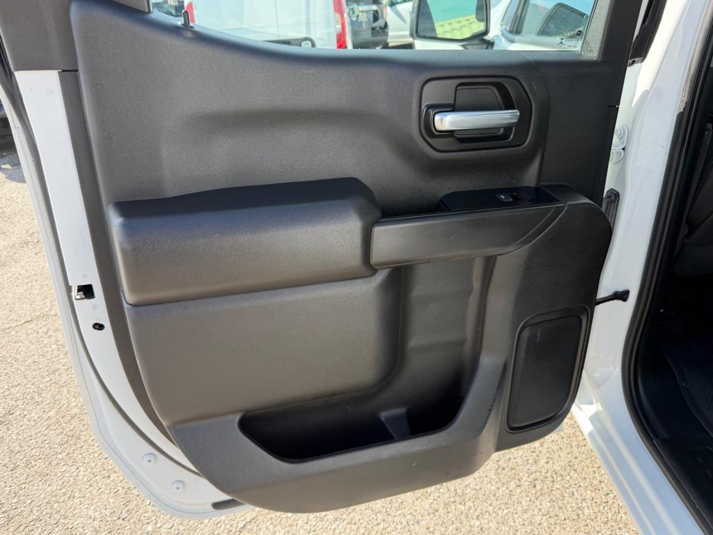 Chevrolet Silverado 1500 Vehicle Full-screen Gallery Image 38