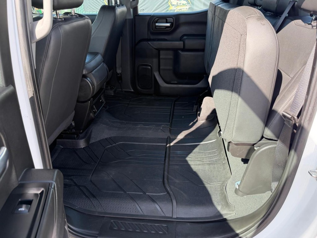 Chevrolet Silverado 1500 Vehicle Full-screen Gallery Image 40