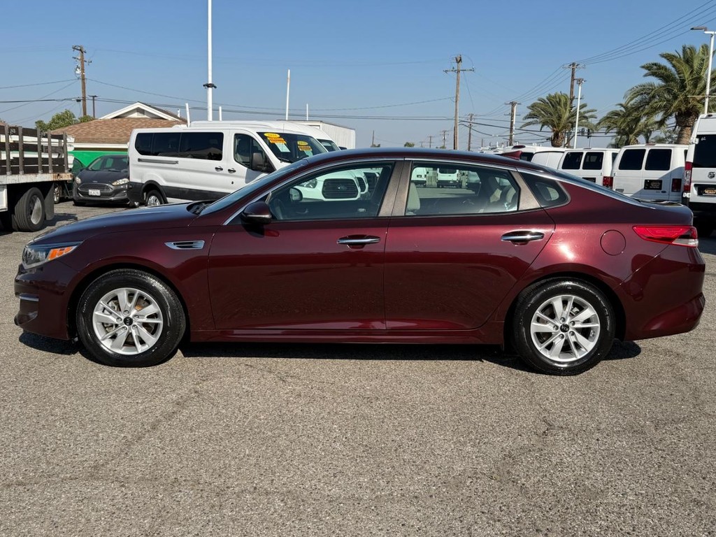 Kia Optima Vehicle Full-screen Gallery Image 12