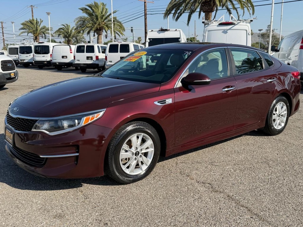 Kia Optima Vehicle Full-screen Gallery Image 14
