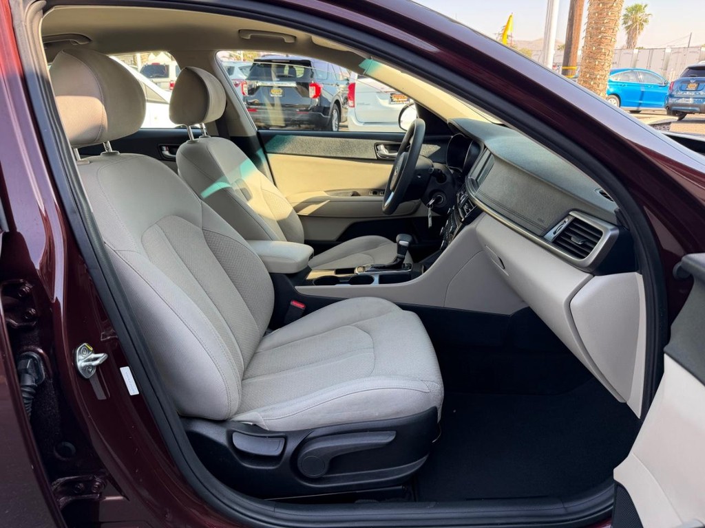 Kia Optima Vehicle Full-screen Gallery Image 22