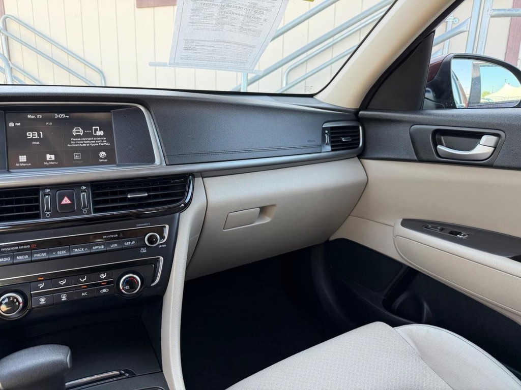 Kia Optima Vehicle Full-screen Gallery Image 27