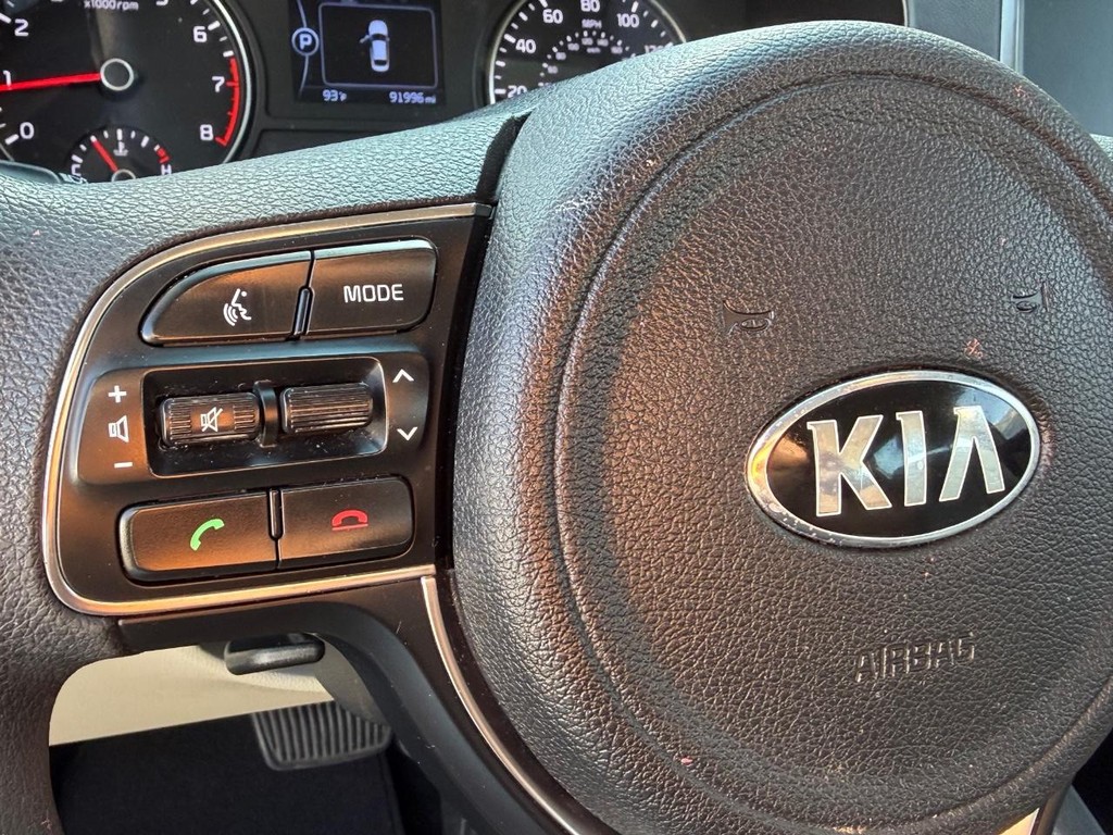 Kia Optima Vehicle Full-screen Gallery Image 29