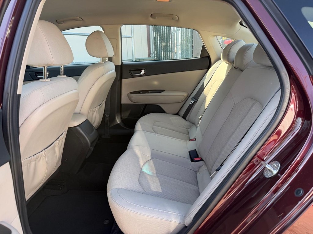 Kia Optima Vehicle Full-screen Gallery Image 37