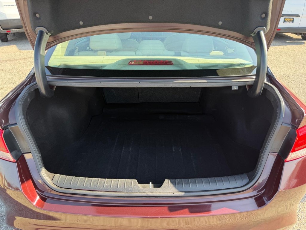 Kia Optima Vehicle Full-screen Gallery Image 39