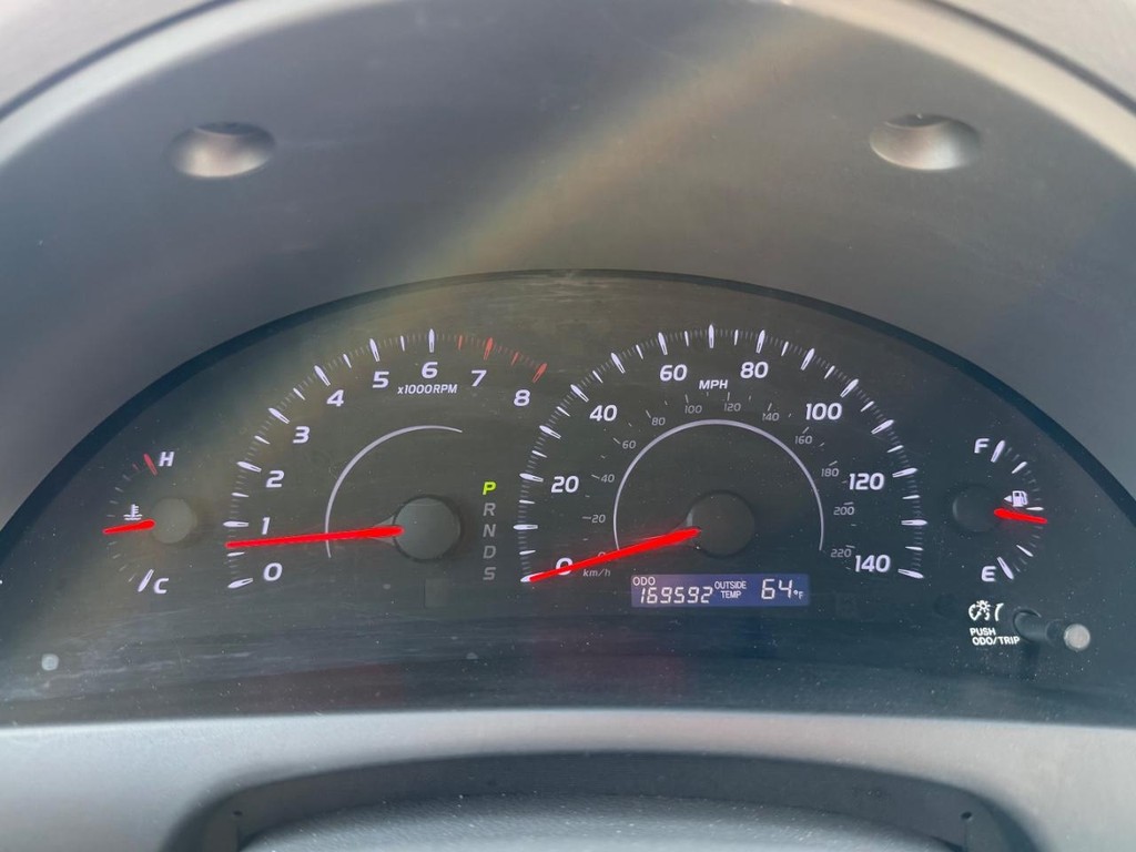 Toyota Camry Vehicle Full-screen Gallery Image 27