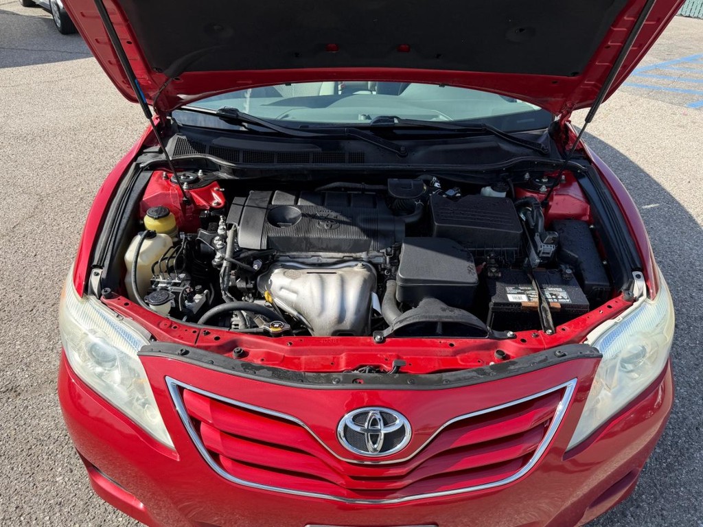 Toyota Camry Vehicle Full-screen Gallery Image 35