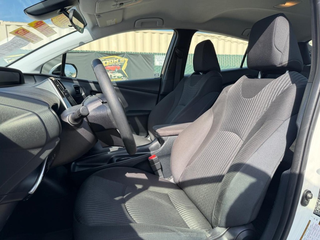 Toyota Prius Vehicle Full-screen Gallery Image 18