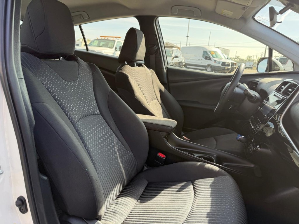 Toyota Prius Vehicle Full-screen Gallery Image 22