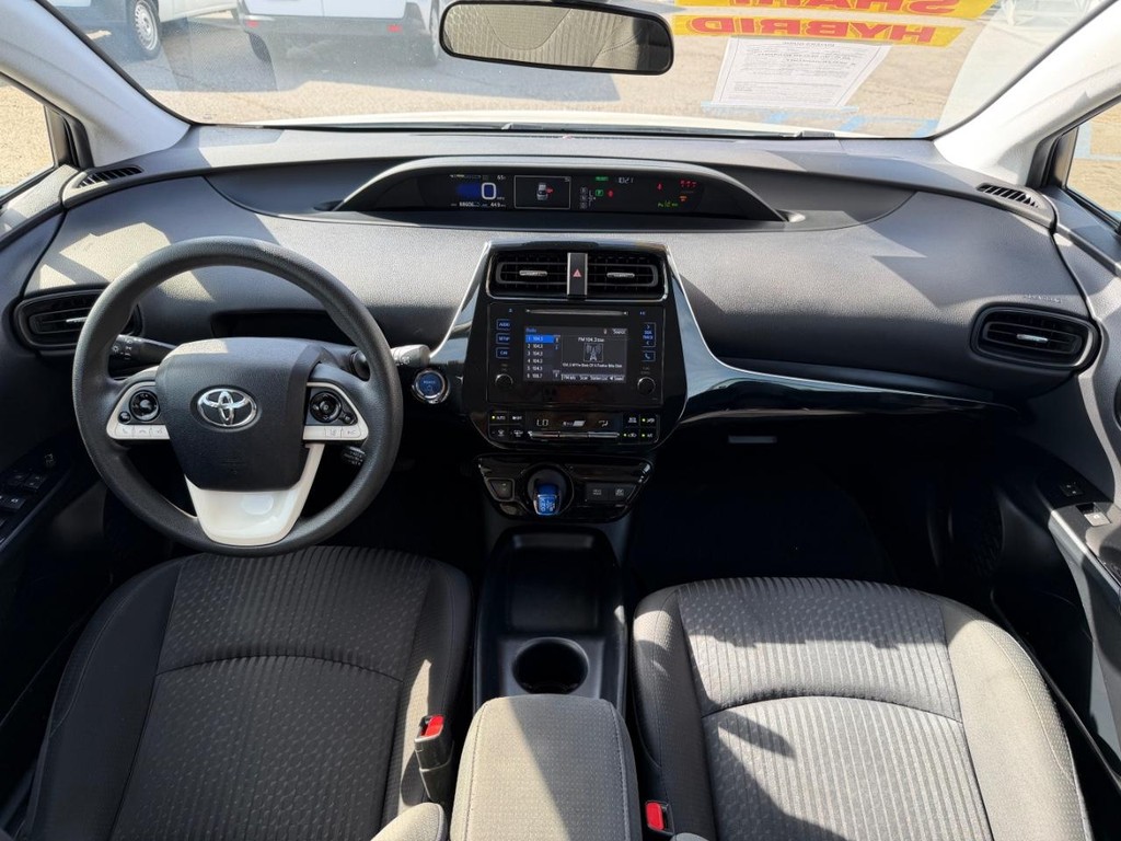 Toyota Prius Vehicle Full-screen Gallery Image 23