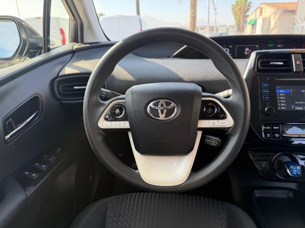 Toyota Prius Vehicle Full-screen Gallery Image 27