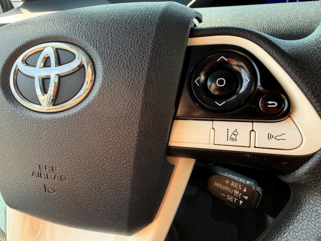 Toyota Prius Vehicle Full-screen Gallery Image 29