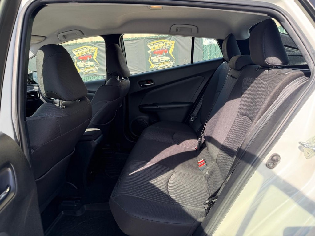 Toyota Prius Vehicle Full-screen Gallery Image 38