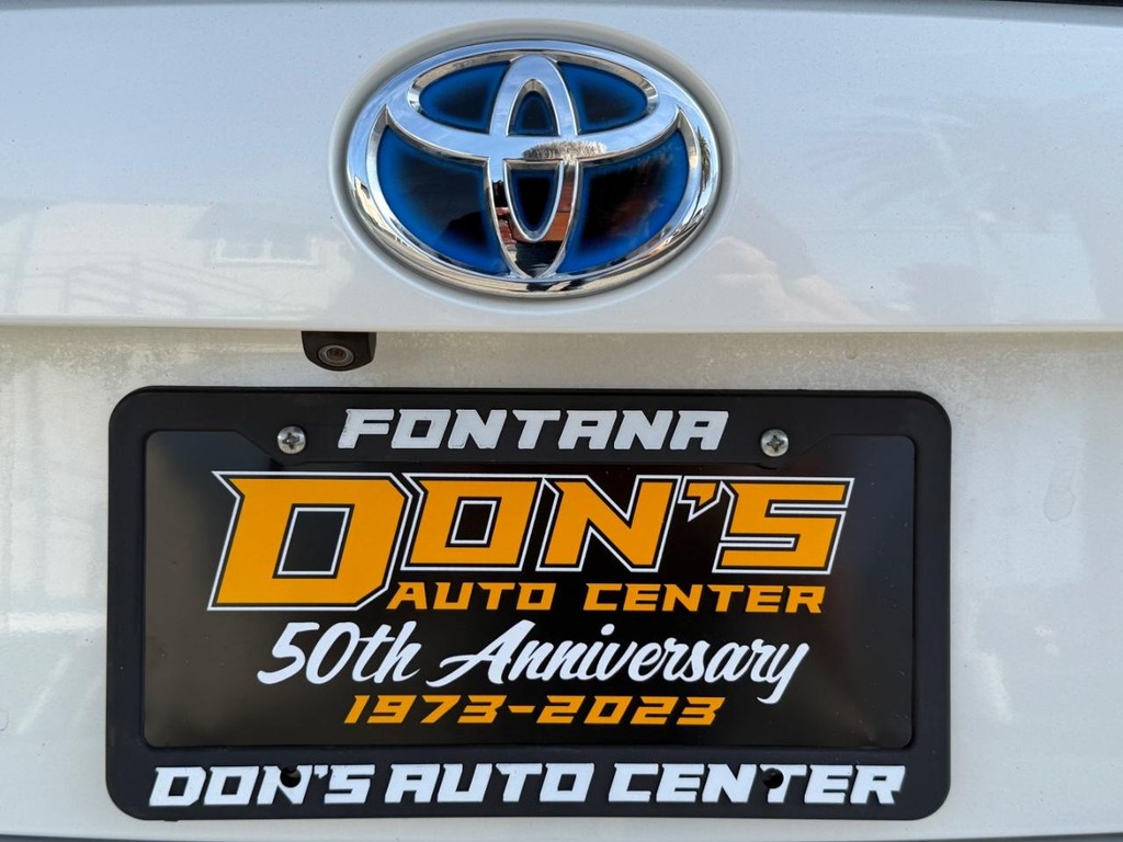 Toyota Prius Vehicle Full-screen Gallery Image 40