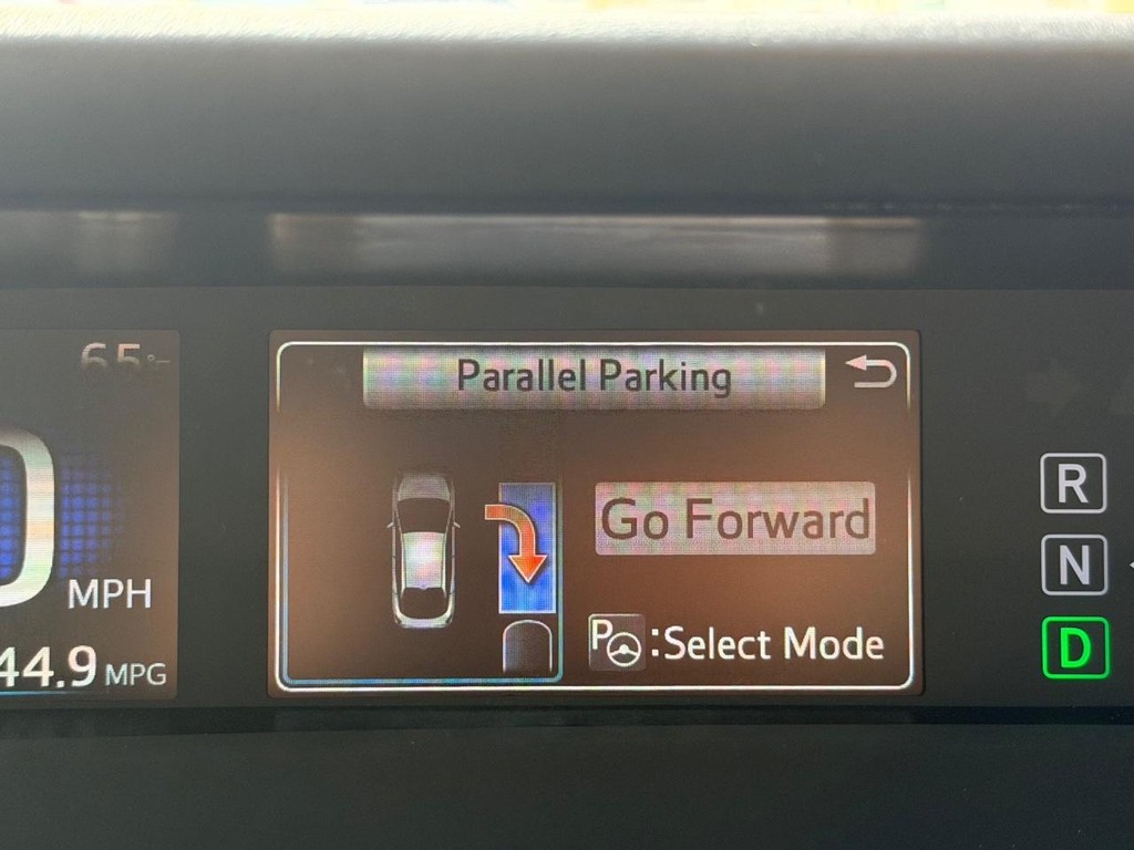 Toyota Prius Vehicle Full-screen Gallery Image 41