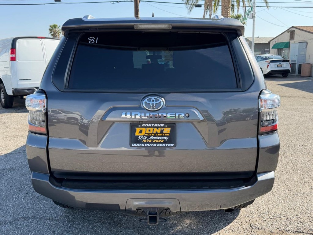 Toyota 4Runner Vehicle Full-screen Gallery Image 08