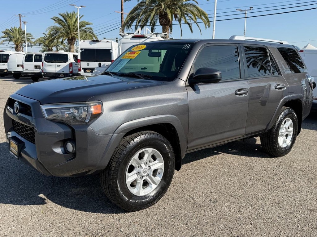 Toyota 4Runner Vehicle Full-screen Gallery Image 12