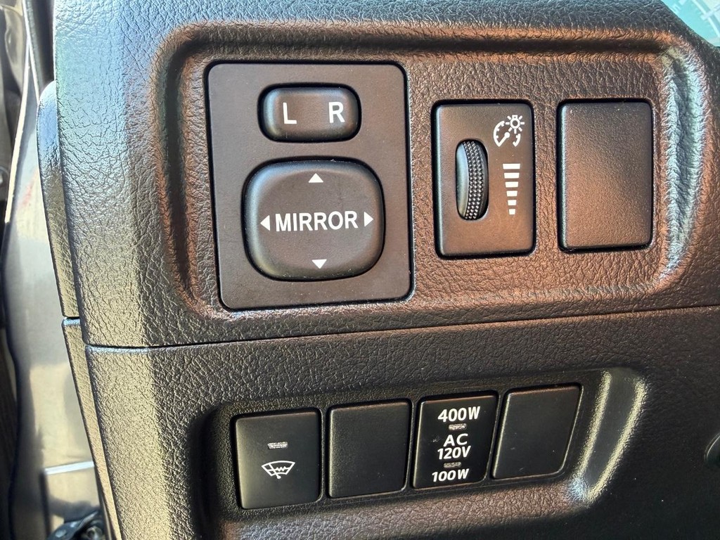 Toyota 4Runner Vehicle Full-screen Gallery Image 28