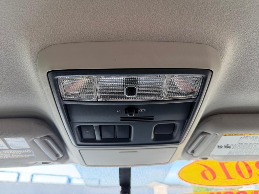 Toyota 4Runner Vehicle Full-screen Gallery Image 32