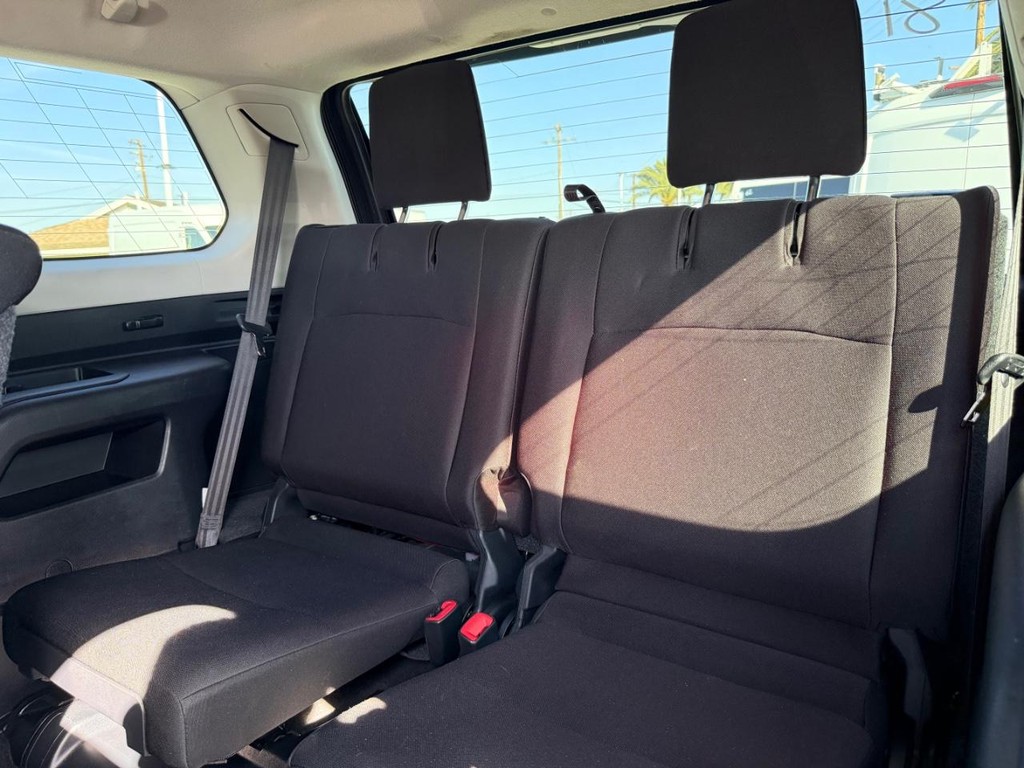 Toyota 4Runner Vehicle Full-screen Gallery Image 39