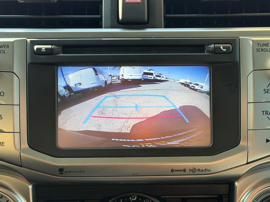 Toyota 4Runner Vehicle Full-screen Gallery Image 40