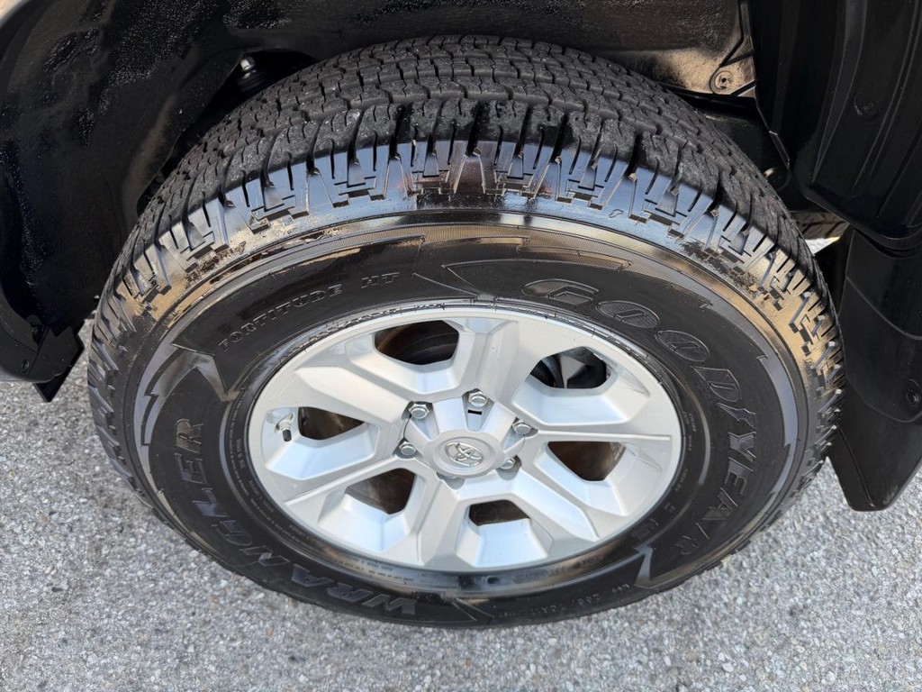 Toyota 4Runner Vehicle Full-screen Gallery Image 44