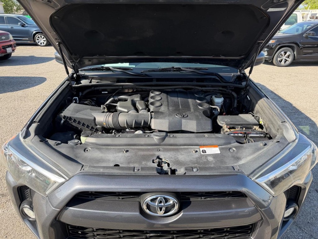 Toyota 4Runner Vehicle Full-screen Gallery Image 45