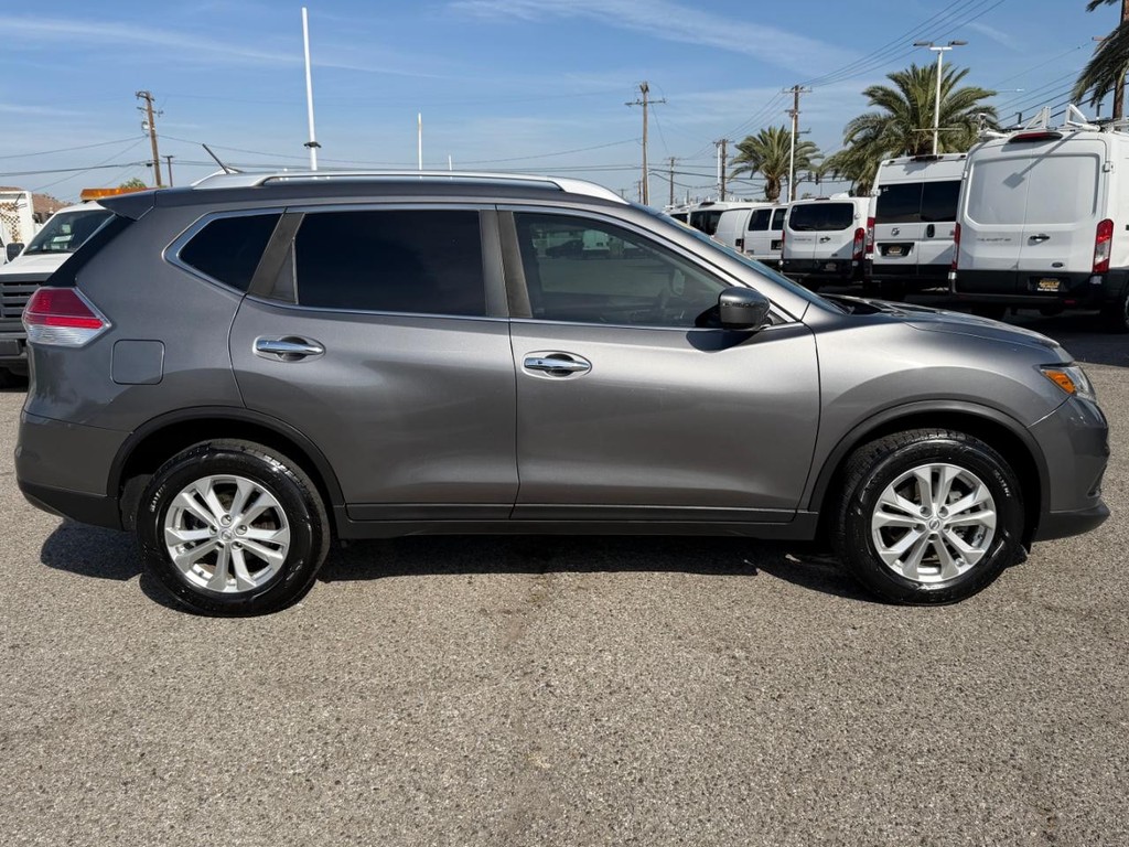 Nissan Rogue Vehicle Full-screen Gallery Image 05