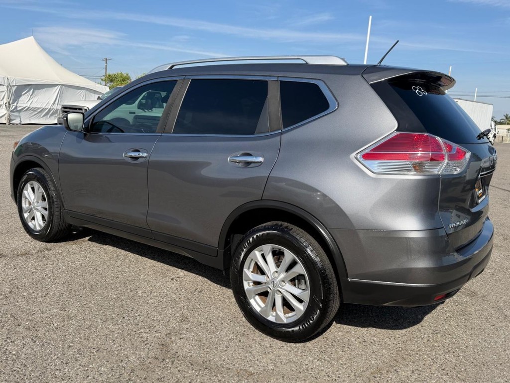 Nissan Rogue Vehicle Full-screen Gallery Image 09