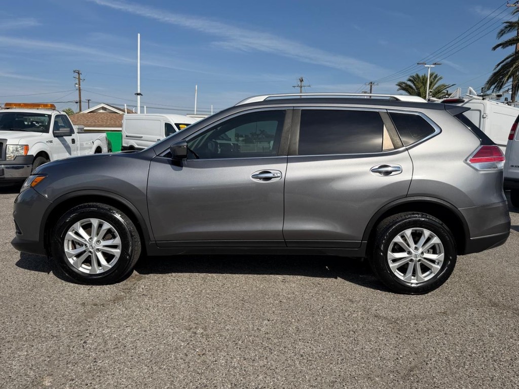 Nissan Rogue Vehicle Full-screen Gallery Image 11