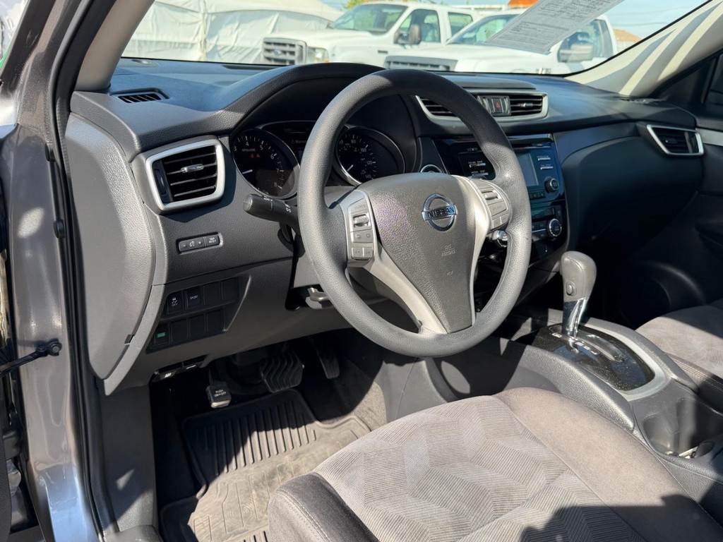 Nissan Rogue Vehicle Full-screen Gallery Image 16