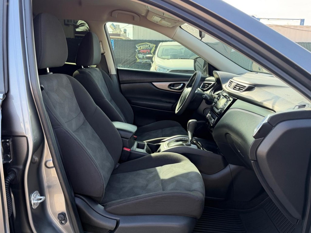 Nissan Rogue Vehicle Full-screen Gallery Image 21