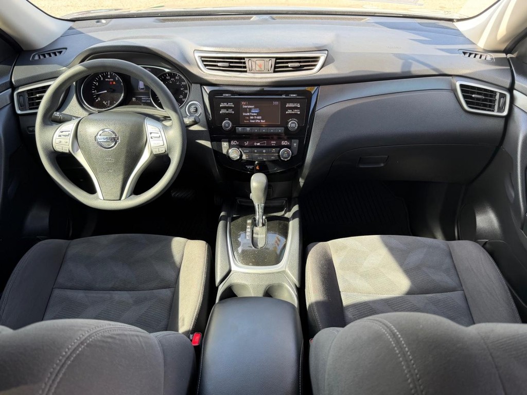 Nissan Rogue Vehicle Full-screen Gallery Image 23