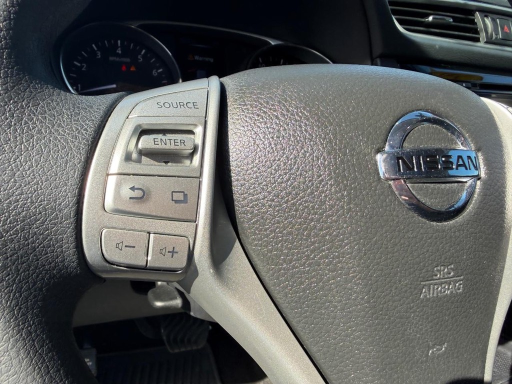 Nissan Rogue Vehicle Full-screen Gallery Image 28