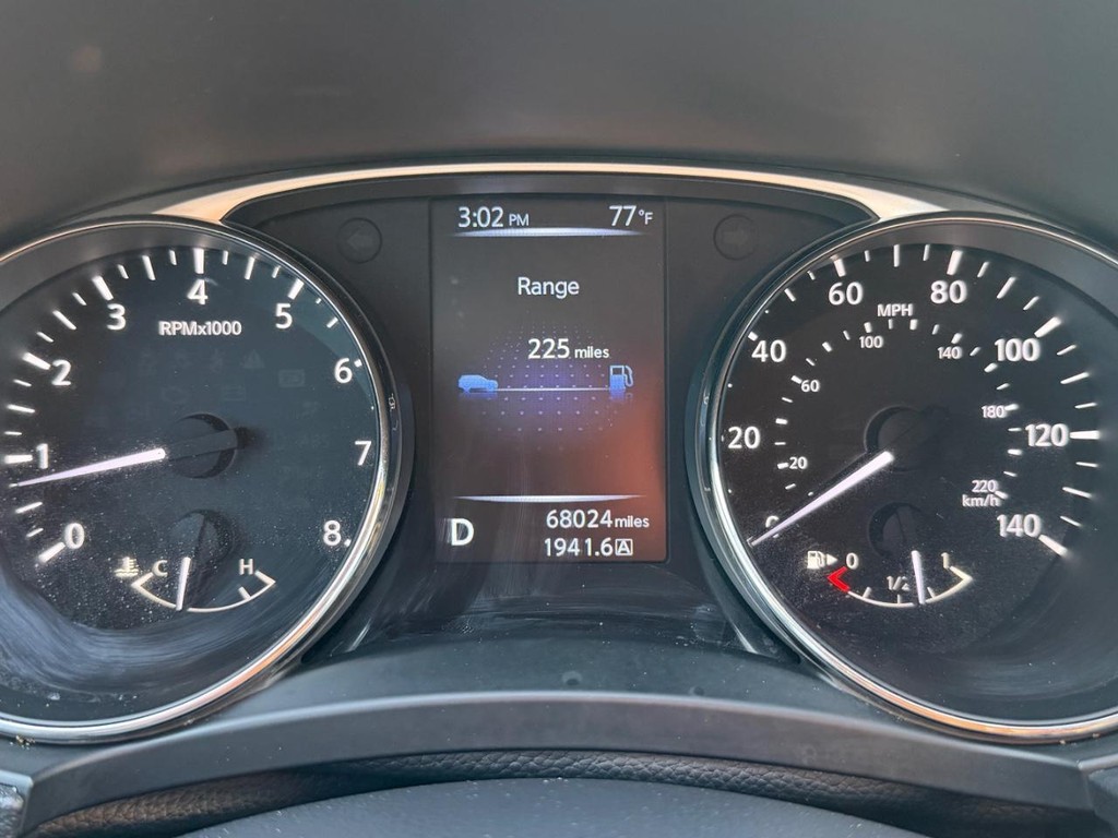 Nissan Rogue Vehicle Full-screen Gallery Image 30