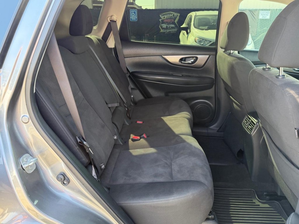 Nissan Rogue Vehicle Full-screen Gallery Image 34