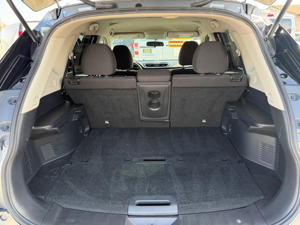 Nissan Rogue Vehicle Full-screen Gallery Image 38